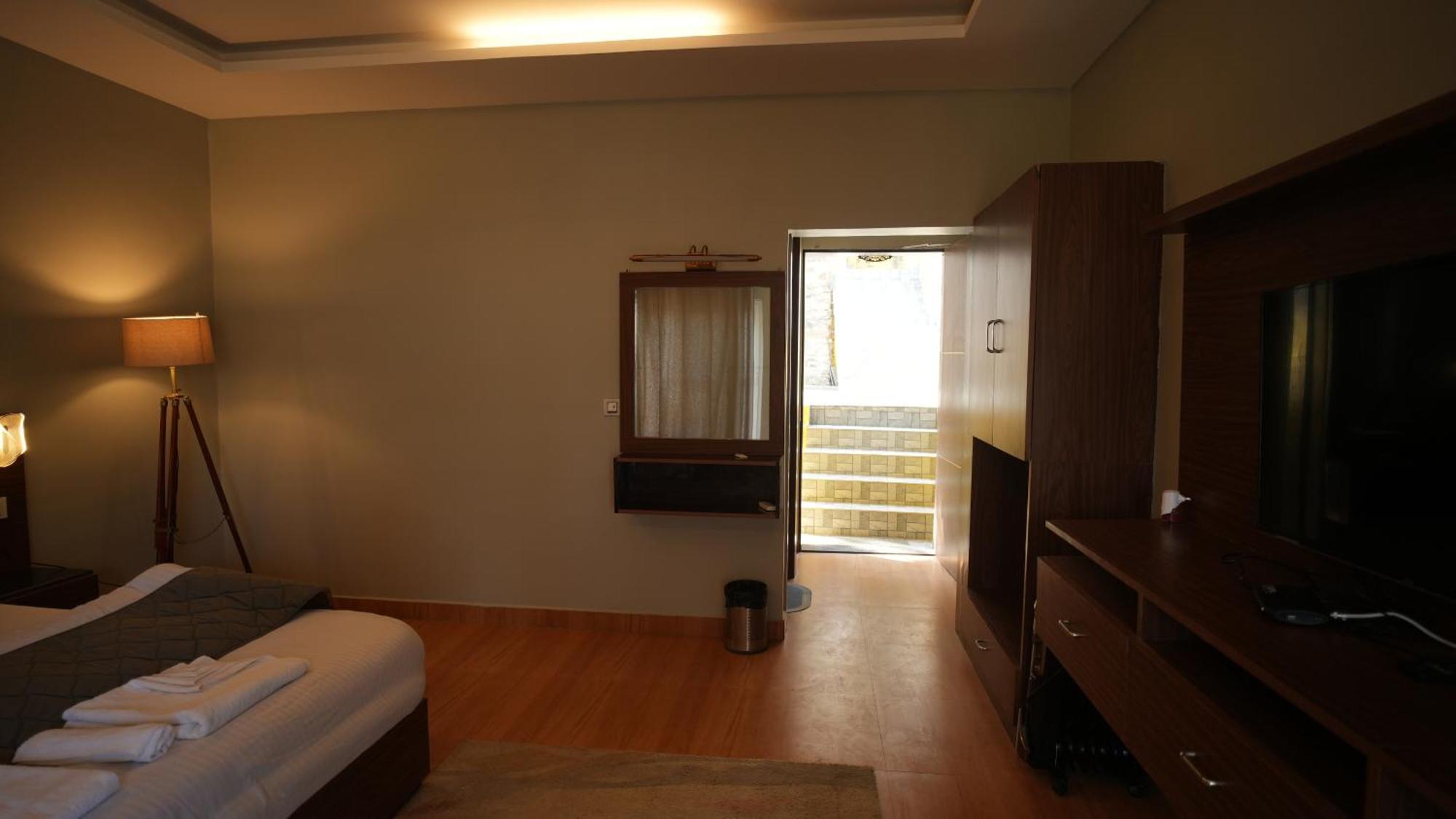 The Foresta By Orchid Hospitality & Holidays Hotel Mukteshwar Exterior photo